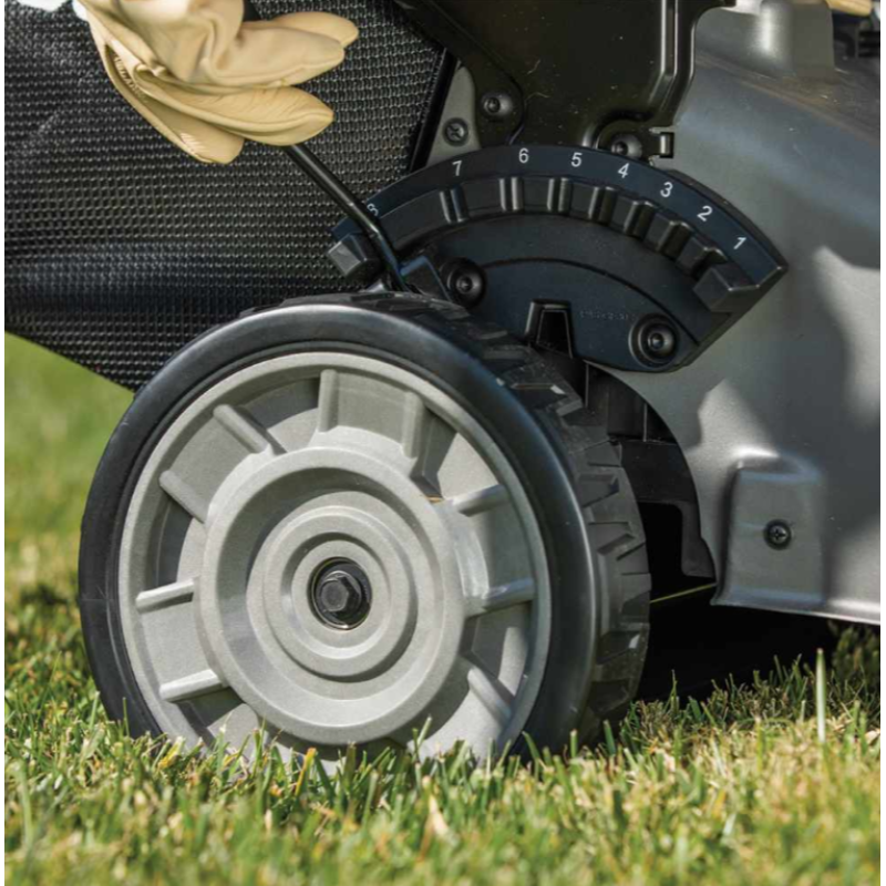 Makita  Cordless Brushless Self-Propelled Lawn Mower - Image 3